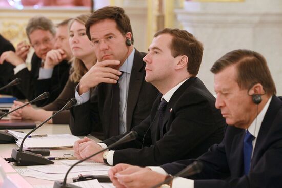 Dmitry Medvedev and Mark Rutte hold talks