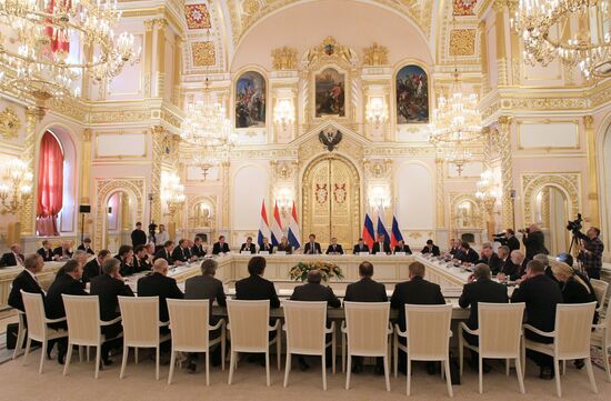 Dmitry Medvedev and Mark Rutte hold talks
