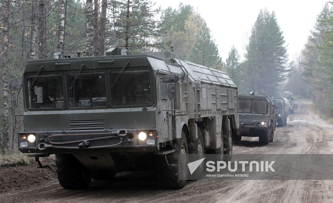 Exercises for installing Iskander missile system