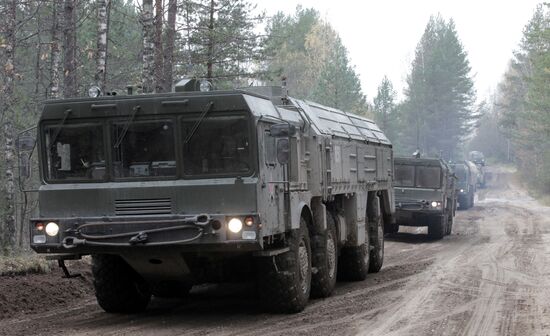 Exercises for installing Iskander missile system