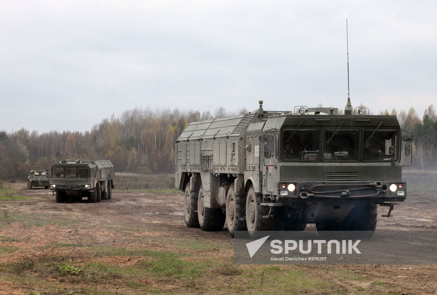 Exercises for installing Iskander missile system