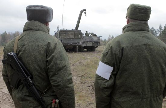 Exercises for installing Iskander missile system