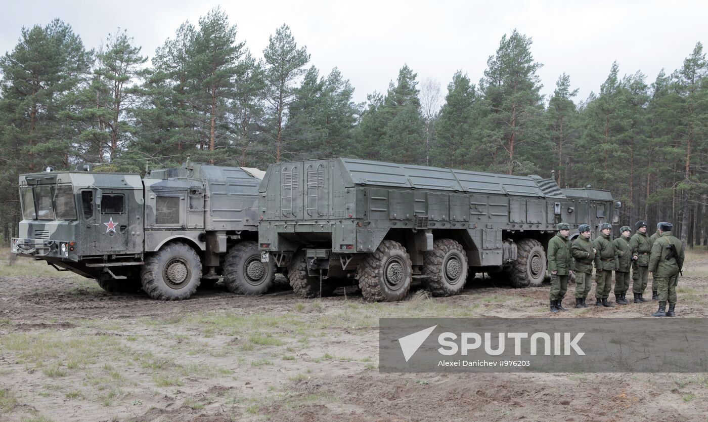Exercises for installing Iskander missile system