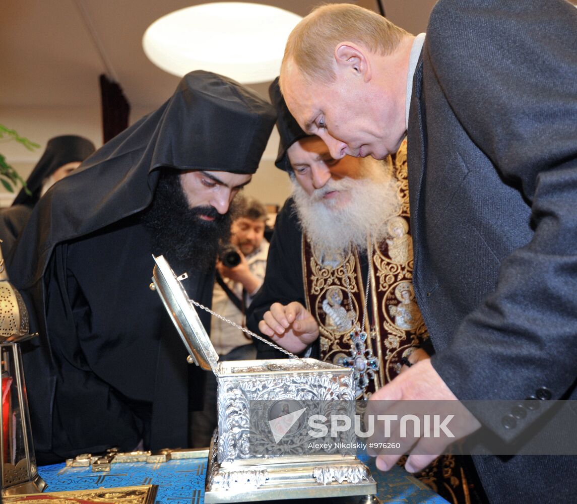 Vladimir Putin views Sash of the Virgin in Pulkovo airport