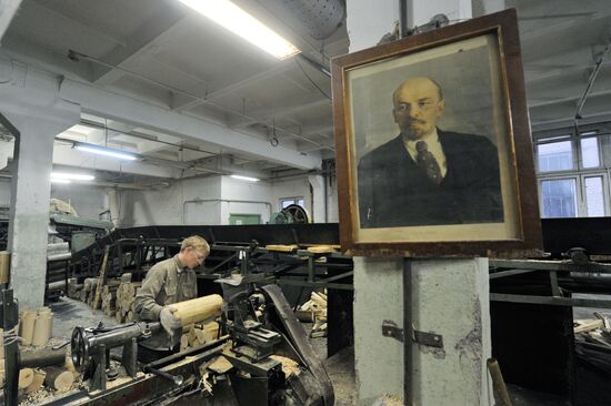 Work of "Khokhloma Painting" factory