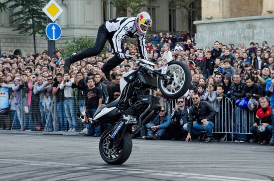 World stunt riding champion Chris Pfeiffer performs in Tbilisi