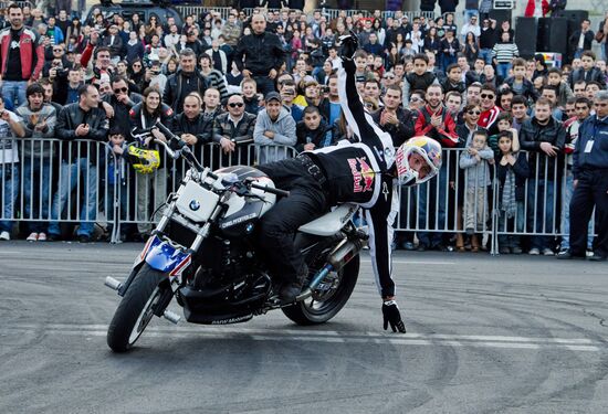 World stunt riding champion Chris Pfeiffer performs in Tbilisi