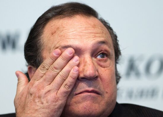 Italian singer Robertino Loreti at news conference in Moscow