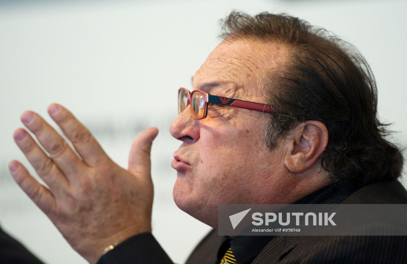 Italian singer Robertino Loreti at news conference in Moscow