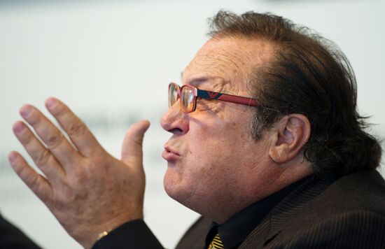 Italian singer Robertino Loreti at news conference in Moscow