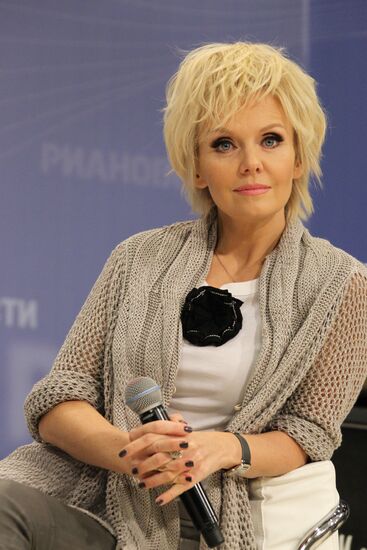 Reception of signer Valeria