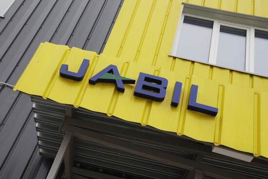 Conveyor line for production of Cisco consoles