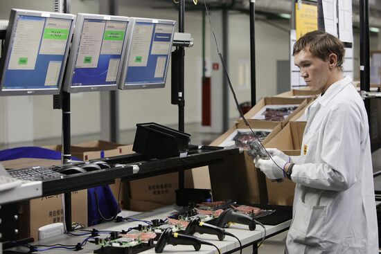 Conveyor line for production of Cisco consoles