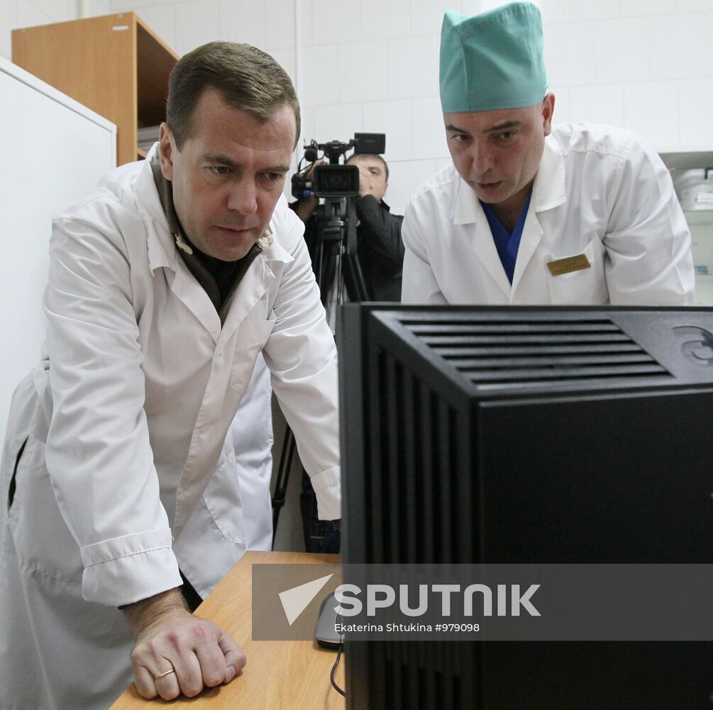 Dmitri Medvedev visits regional vascular center
