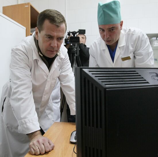 Dmitri Medvedev visits regional vascular center