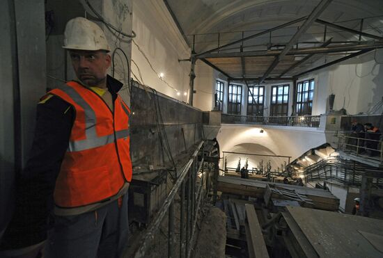 Ring Line's Park Kultury metro station under renovation
