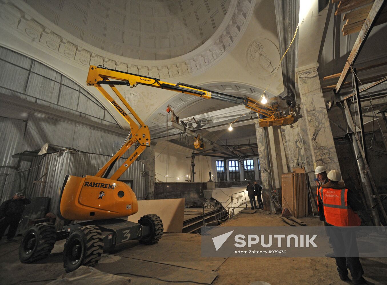 Ring Line's Park Kultury metro station under renovation