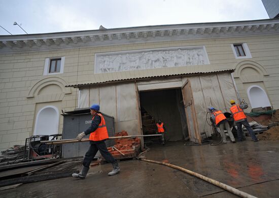 Ring Line's Park Kultury metro station under renovation