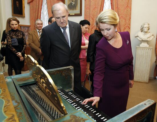 Svetlana Medvedeva visits Sheremetyev Palace