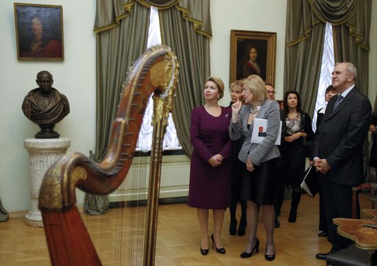 Svetlana Medvedeva visits Sheremetyev Palace