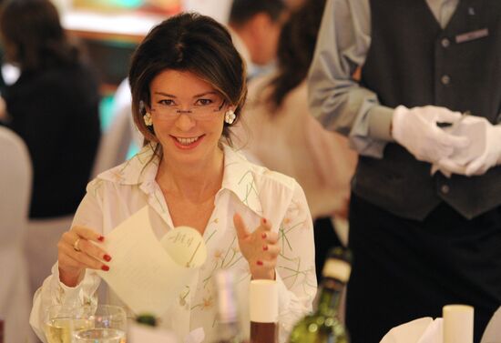 Artist Fund holds charity event