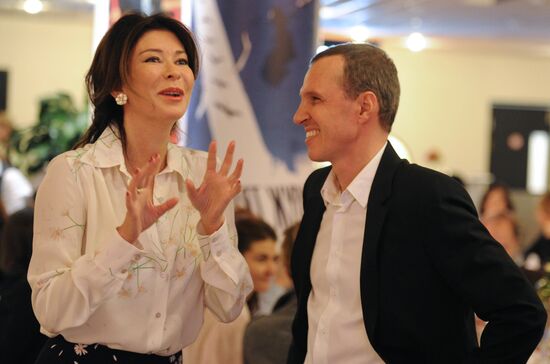 Artist Fund holds charity event