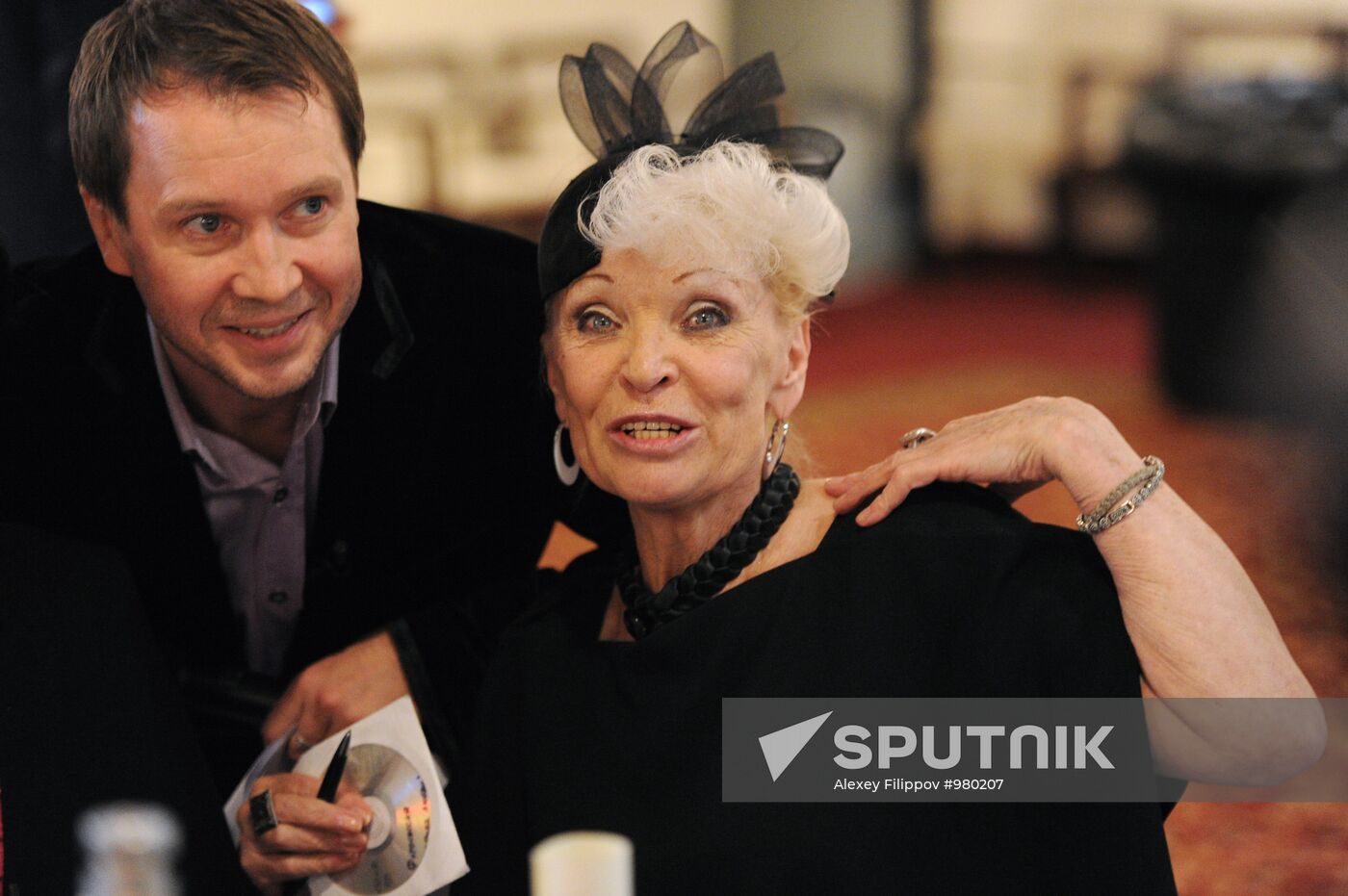 Artist Fund holds charity event