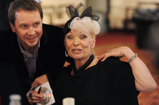 Artist Fund holds charity event