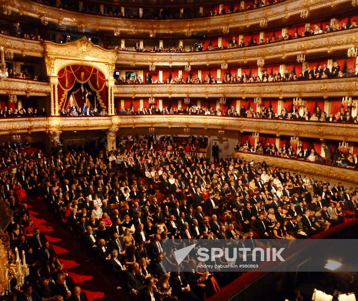 Historic Bolshoi Theatre reopens