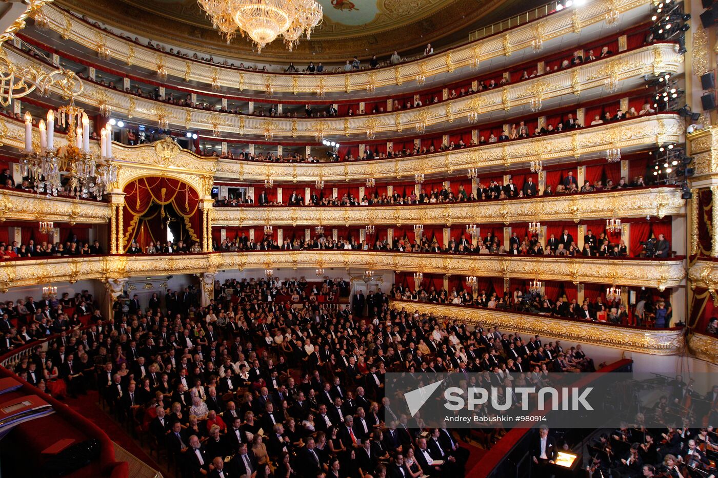 Historic Bolshoi Theatre reopens