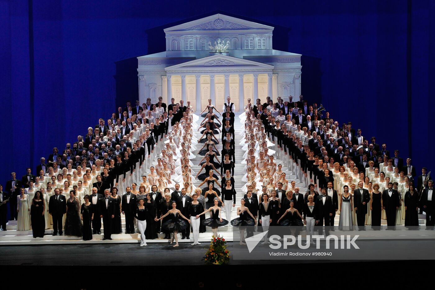 Historic Bolshoi Theatre reopens