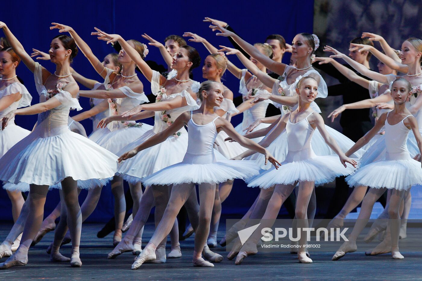 Historic Bolshoi Theatre reopens