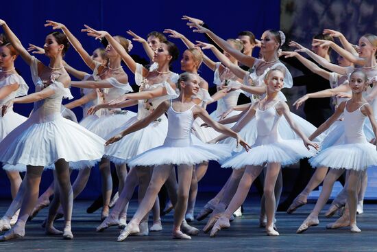 Historic Bolshoi Theatre reopens