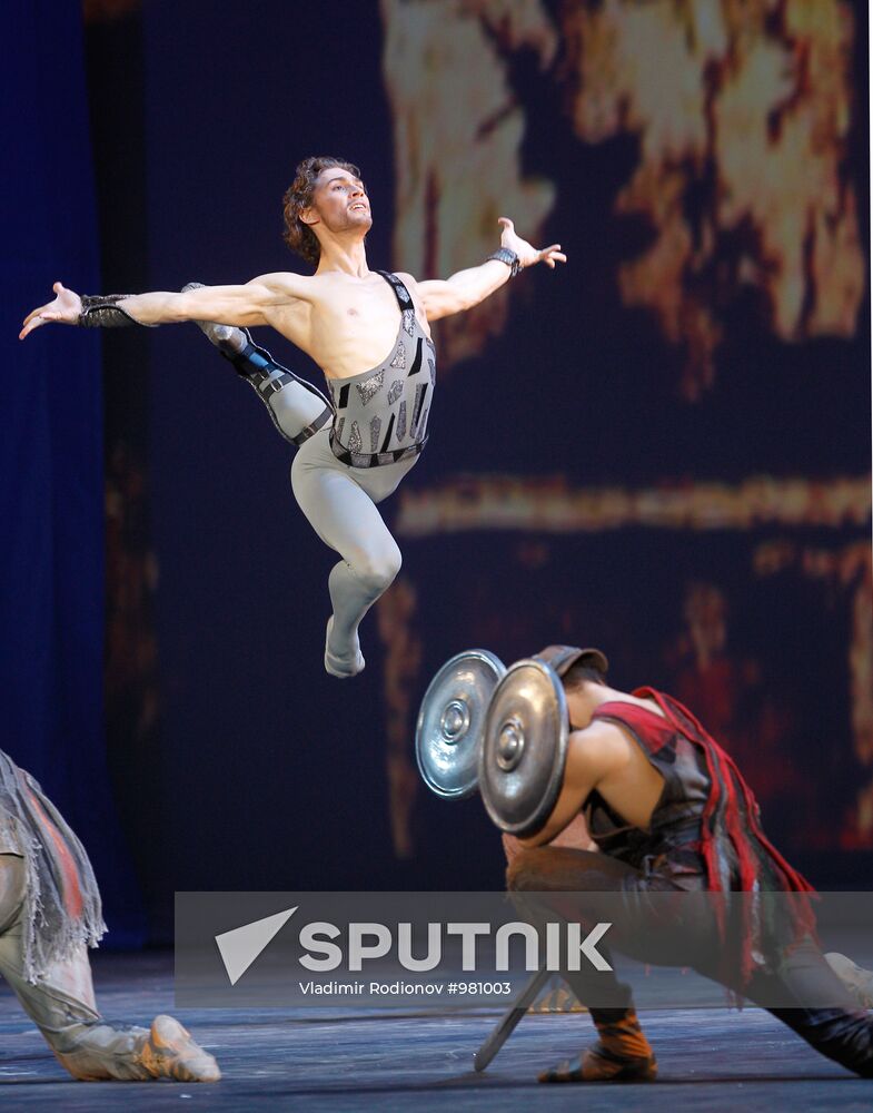 Historic Bolshoi Theatre reopens