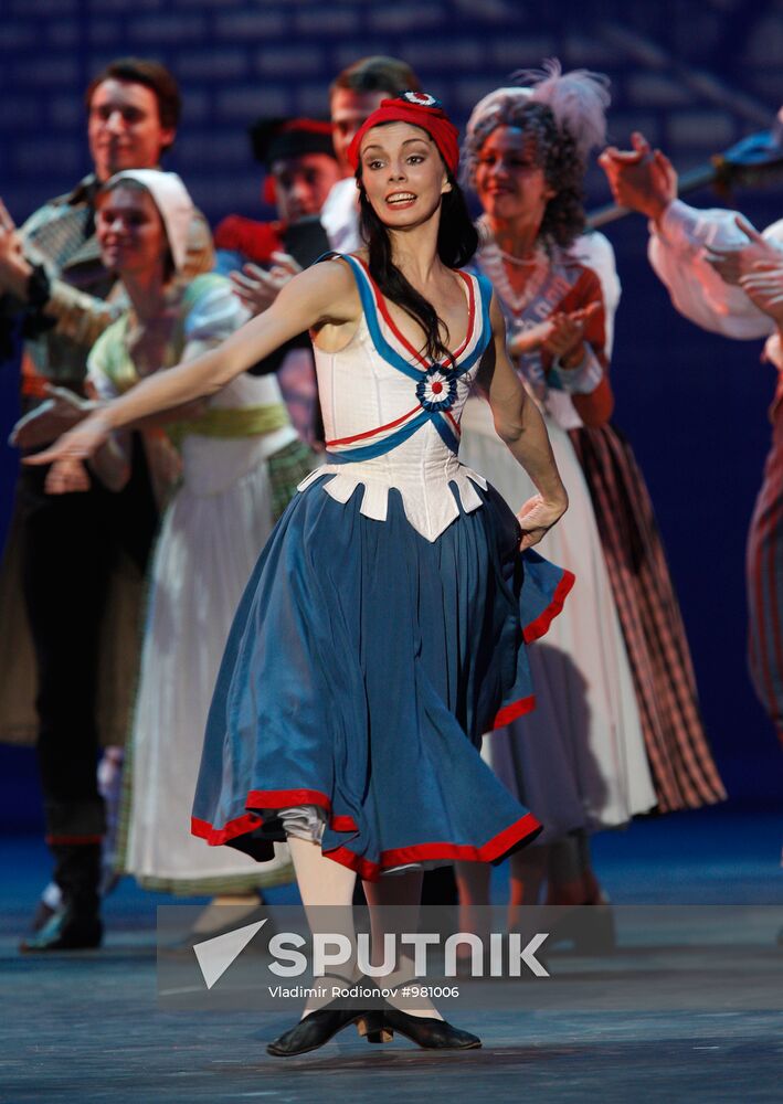 Historic Bolshoi Theatre reopens