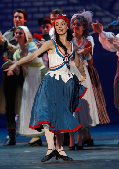 Historic Bolshoi Theatre reopens