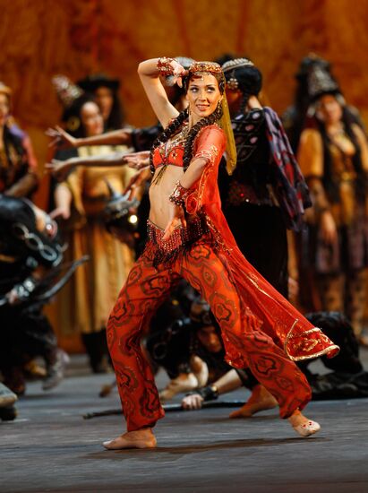 Historic Bolshoi Theatre reopens