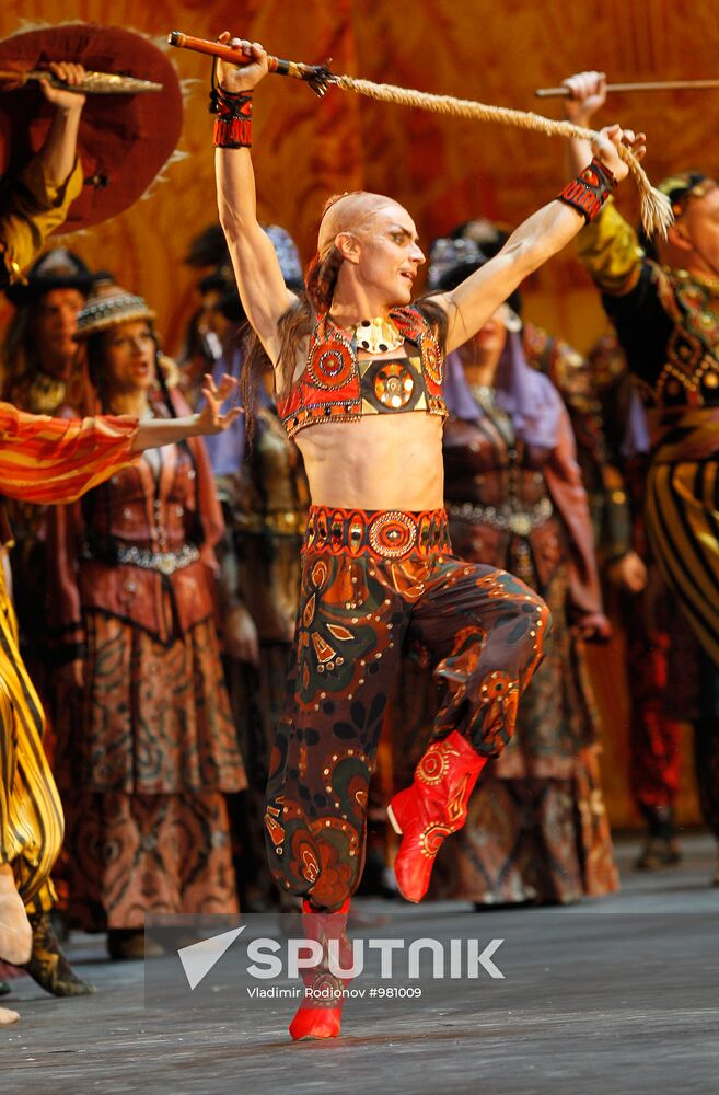 Historic Bolshoi Theatre reopens