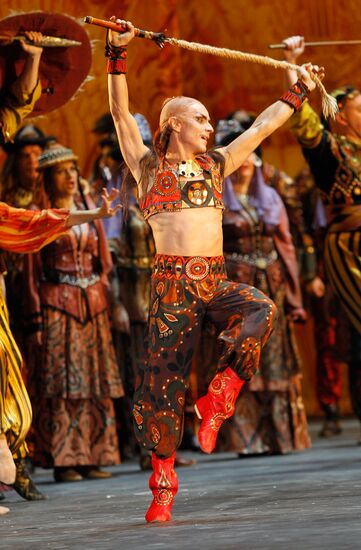 Historic Bolshoi Theatre reopens