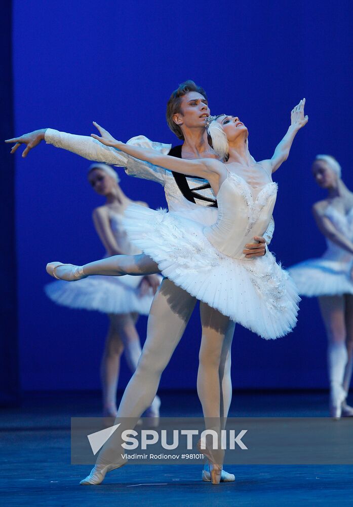 Historic Bolshoi Theatre reopens