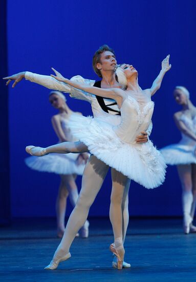 Historic Bolshoi Theatre reopens