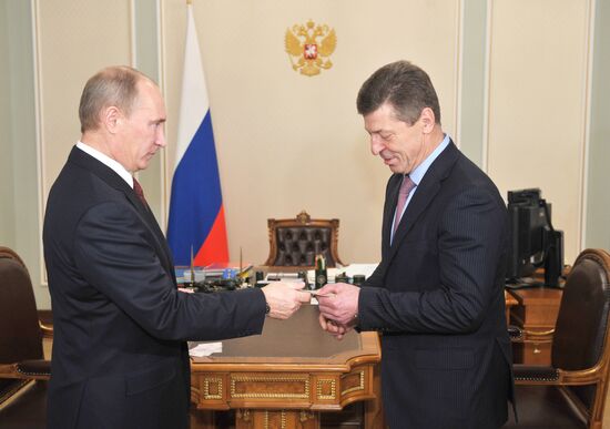 Vladimir Putin presents certificates of State Duma candidates