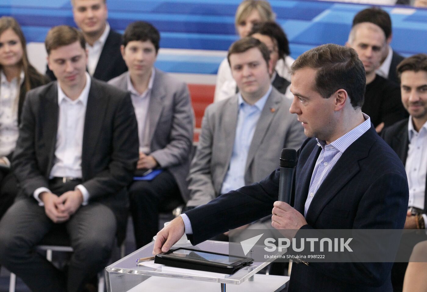 Dmitry Medvedev meets with young scientists and entrepreneurs