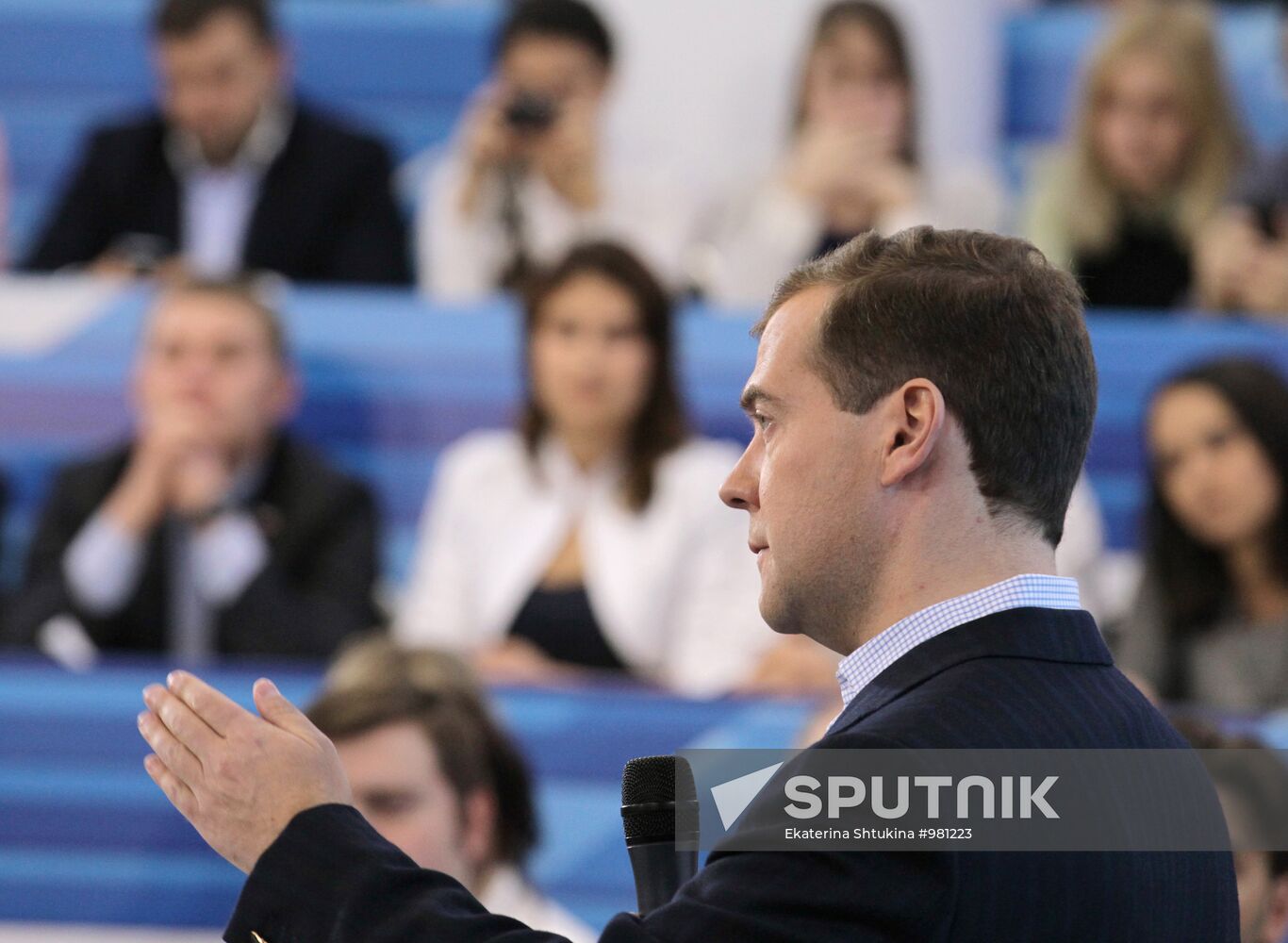 Dmitry Medvedev meets with young scientists and entrepreneurs