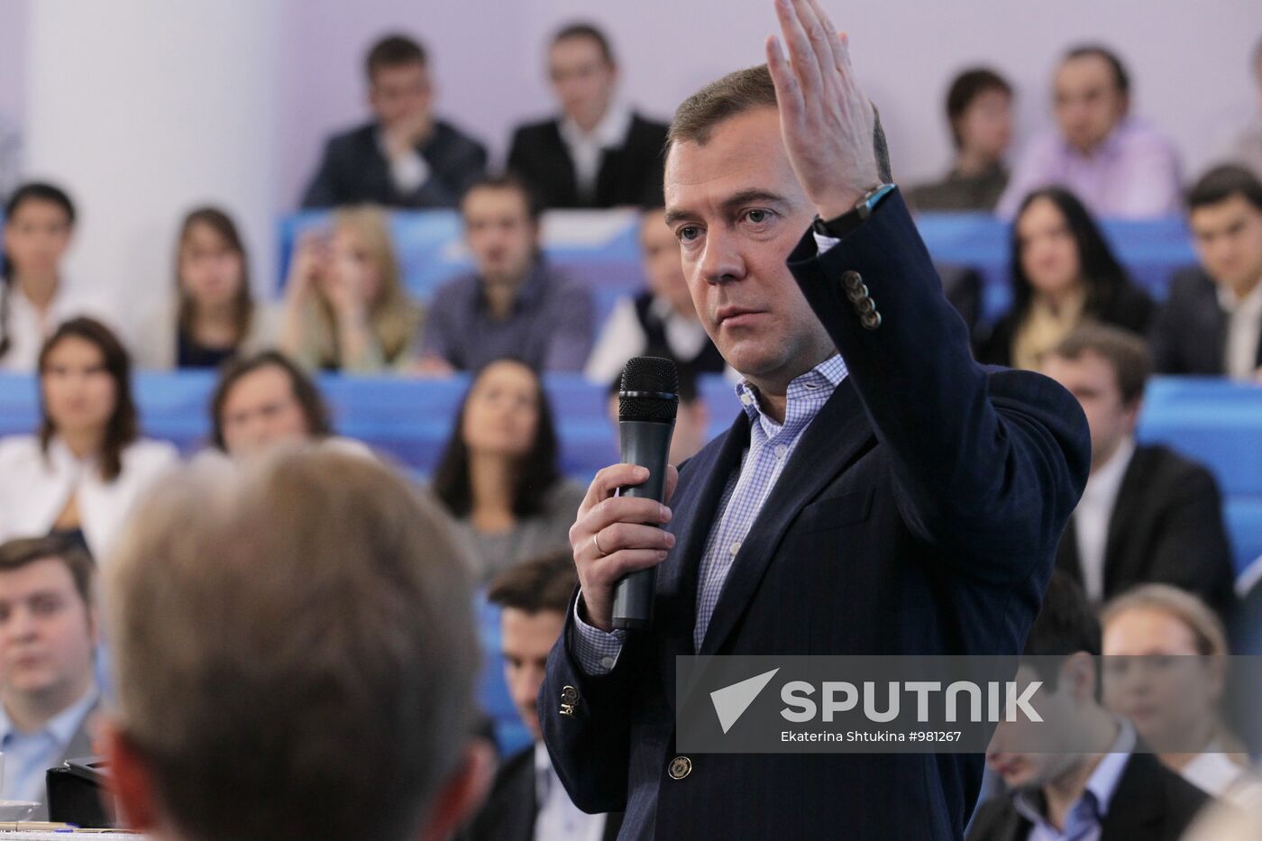 Dmitry Medvedev meets with young scientists and entrepreneurs