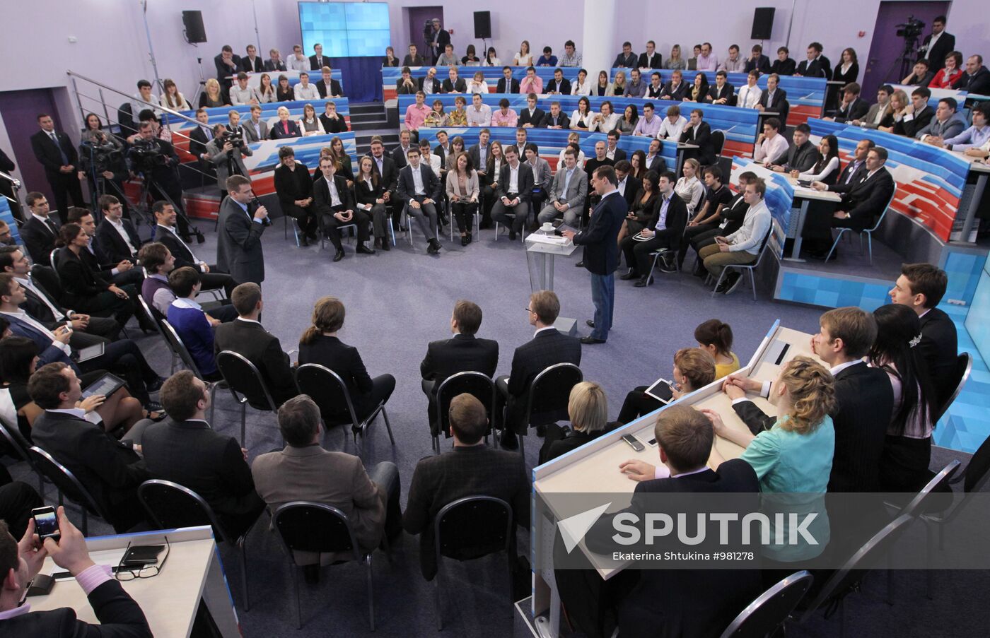 Dmitry Medvedev meets with young scientists and entrepreneurs