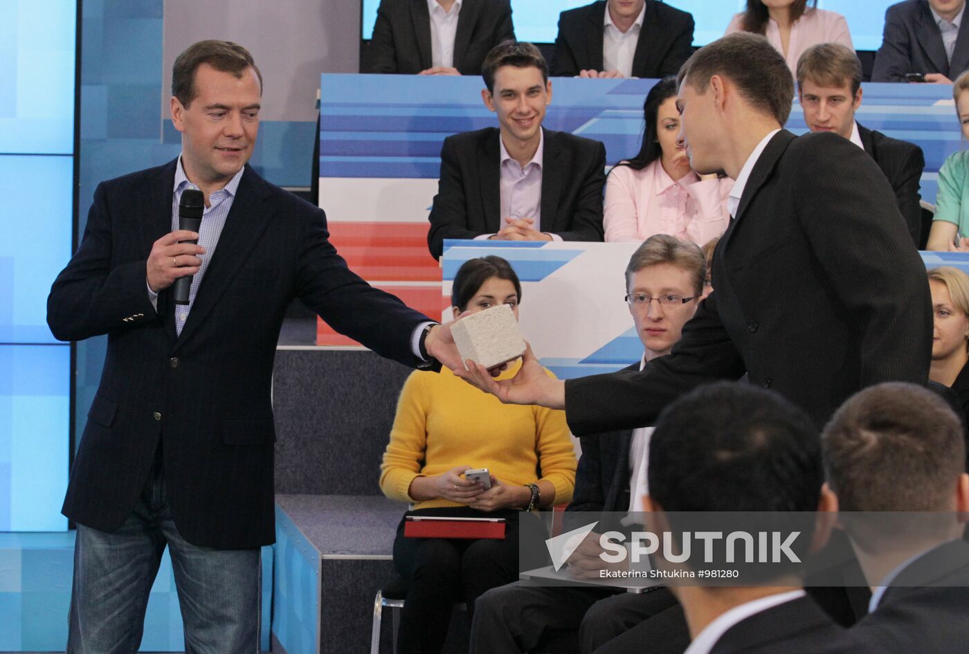 Dmitry Medvedev meets with young scientists and entrepreneurs