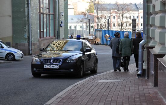 Fencing installed around Staraya Square in downtown Moscow