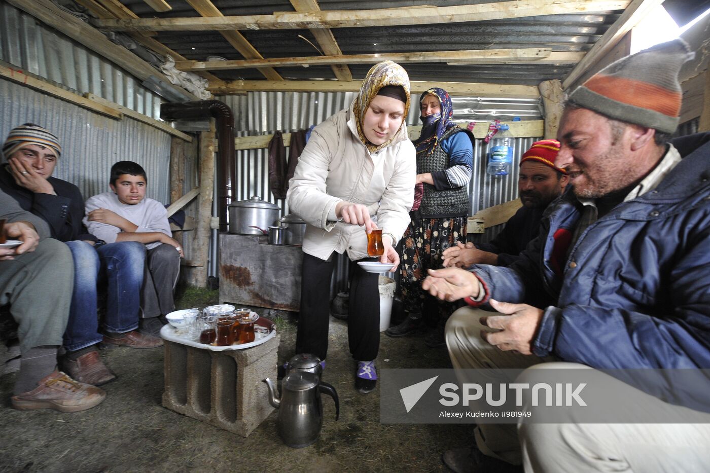 Russian woman in Turkish village ruined by earthquake