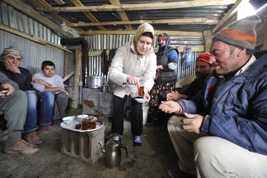 Russian woman in Turkish village ruined by earthquake